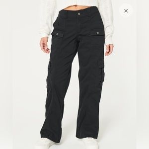 Hollister Women’s Cargo pants. New with tags.